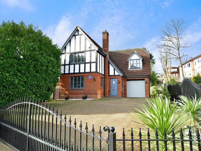 4 Bedroom Detached House For Sale In Loughton