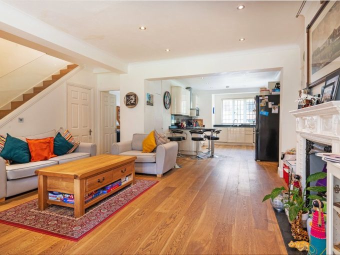 4 Bedroom Semi Detached House For Sale In Putney Hill