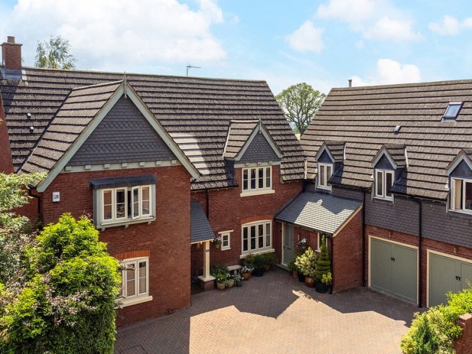 5 Bedroom Detached House For Sale In Redditch