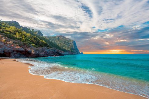 Discover the Enchanting Kleopatra Beach in Alanya - Your Ultimate Seaside Escape